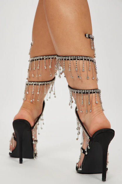 Well Tailored Heels with a Graceful Silhouette