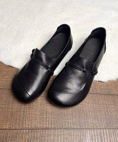 Well Tailored Shoes with a Graceful Silhouette
