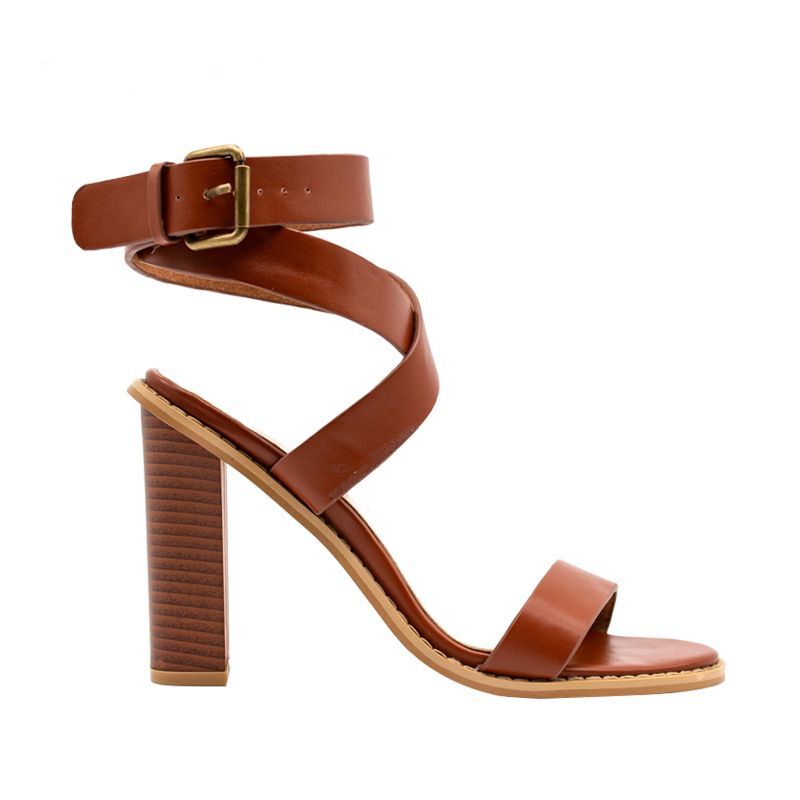 Gracefully Styled Garment for Any Occasion