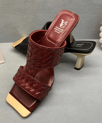 Well Tailored Sandals with a Graceful Silhouette