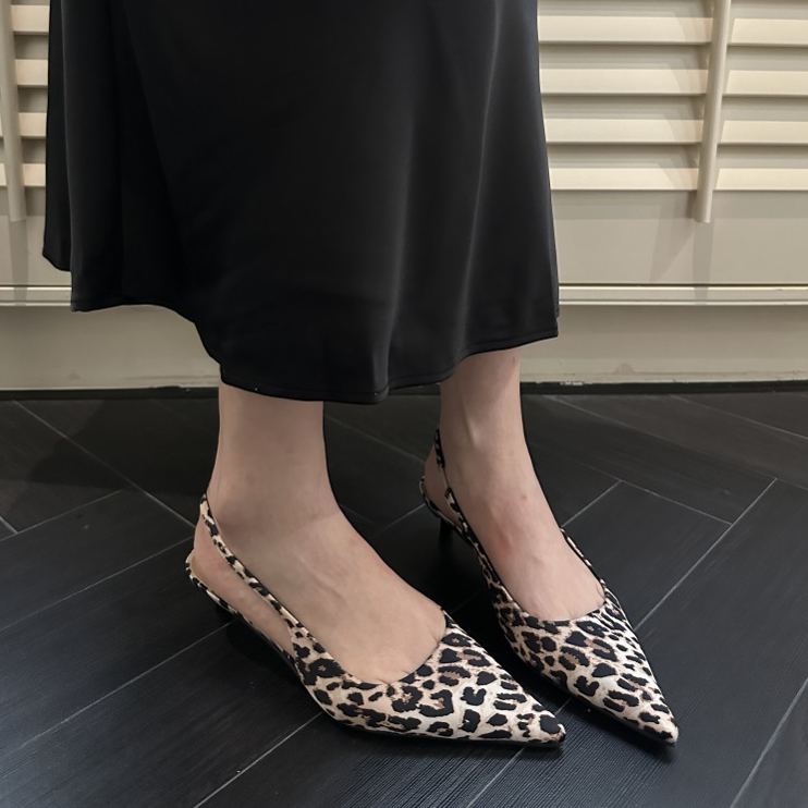 Gracefully Styled Garment for Any Occasion
