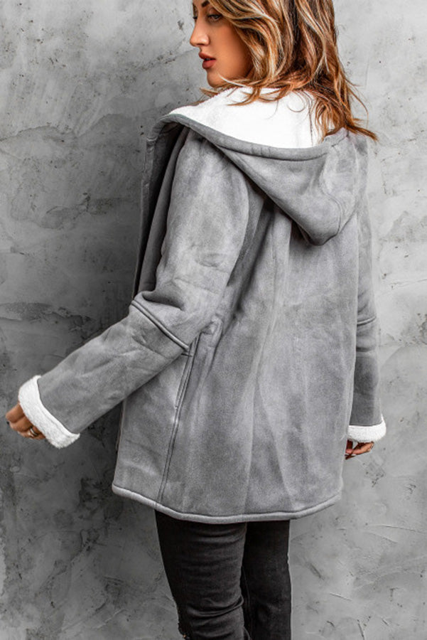 Effortlessly Elegant Coat with a Timeless Design
