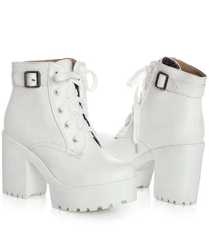 Well Tailored Boots with a Graceful Silhouette