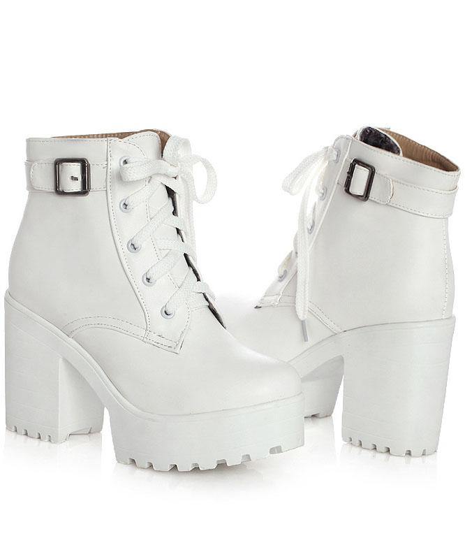 Well Tailored Boots with a Graceful Silhouette