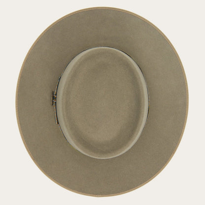 Effortlessly Elegant Garment with a Timeless Design