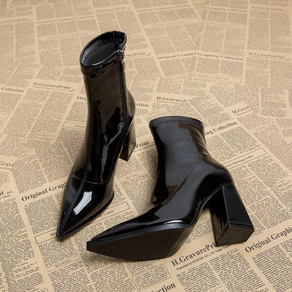 Effortlessly Elegant Boots with a Timeless Design