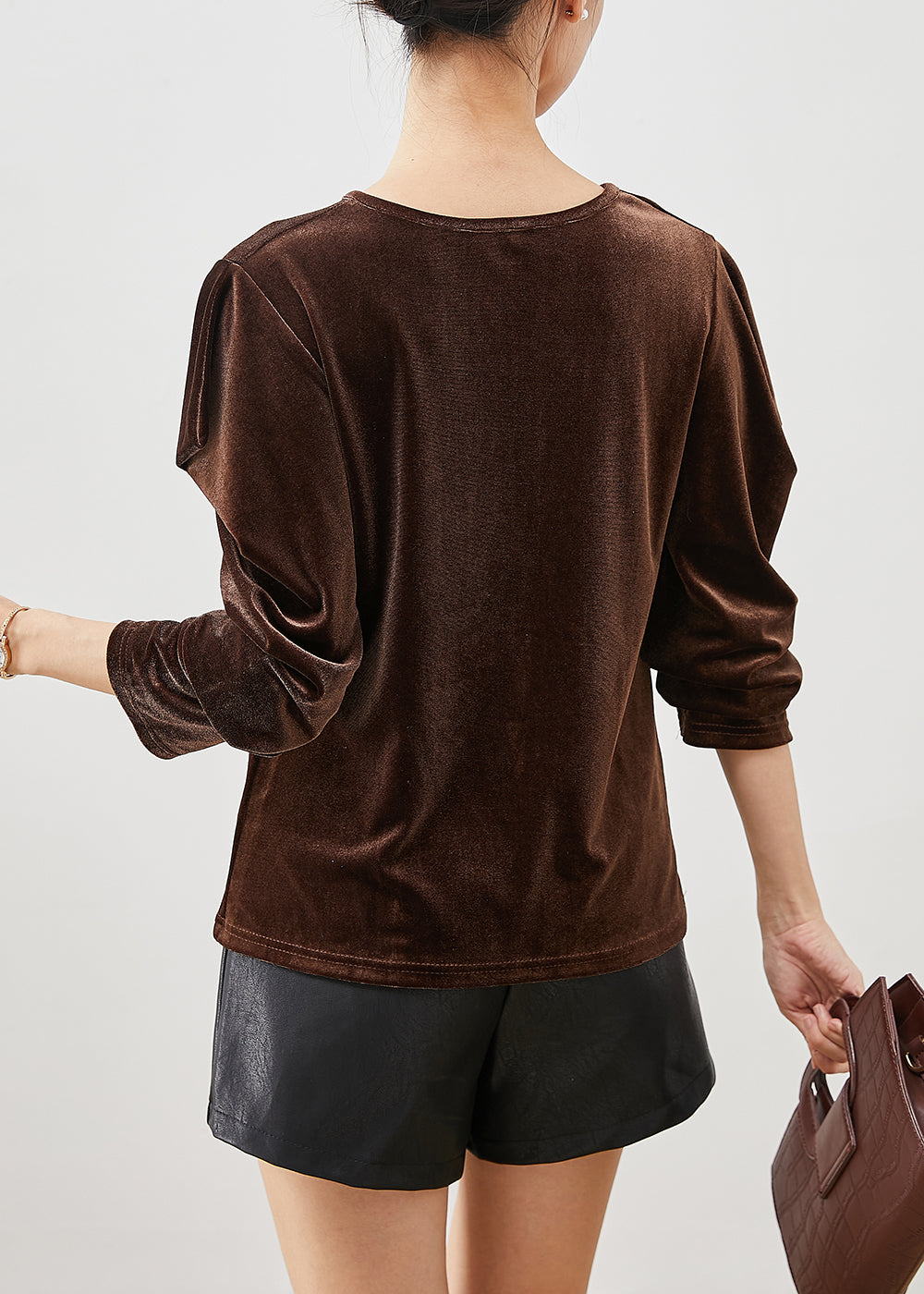Well Tailored Blouse with a Graceful Silhouette