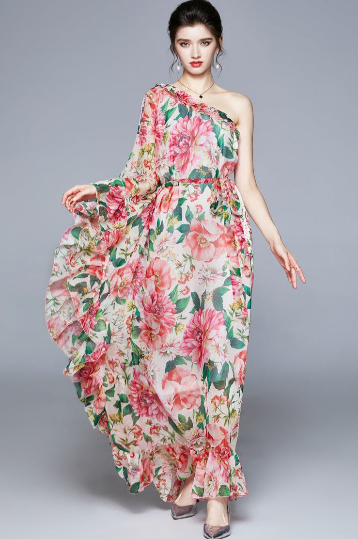 Well Tailored Dress with a Graceful Silhouette