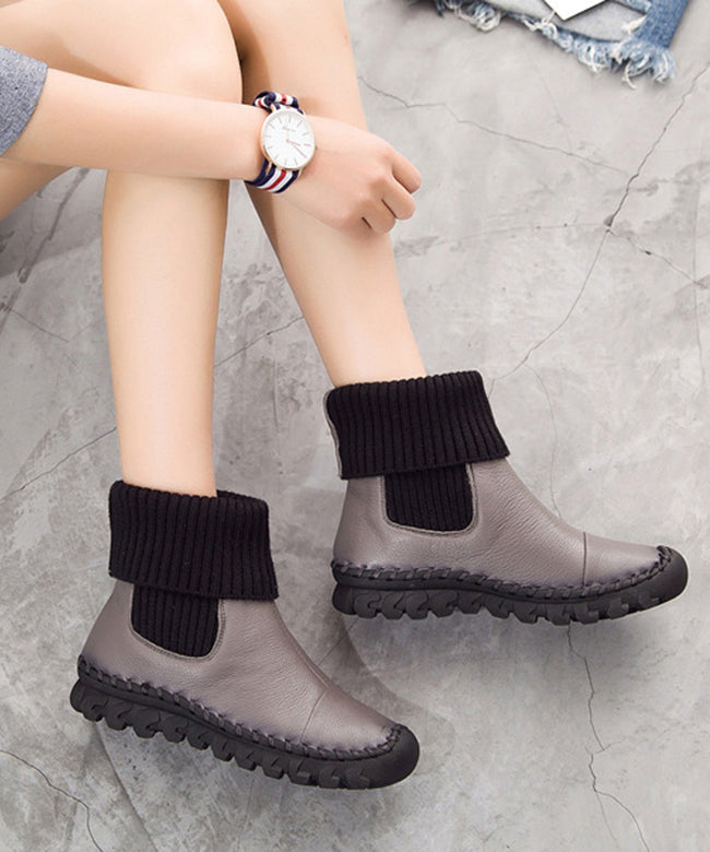 Effortlessly Elegant Boots with a Timeless Design