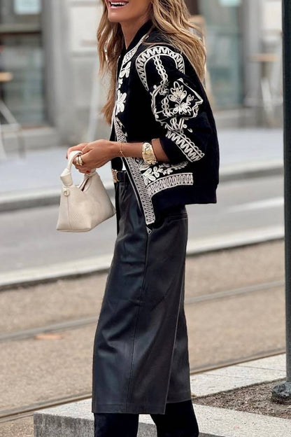 Effortlessly Elegant Jacket with a Timeless Design