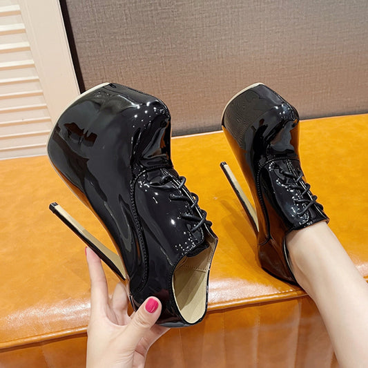 Well Tailored Heels with a Graceful Silhouette