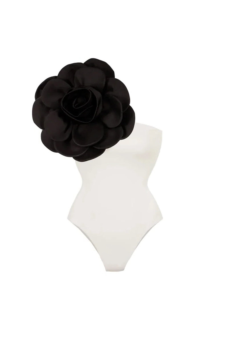 Well Tailored Swimsuit with a Graceful Silhouette