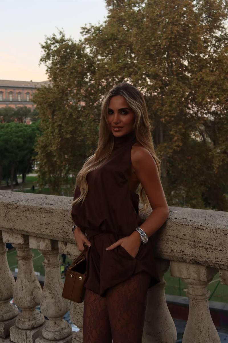 Effortlessly Elegant Top with a Timeless Design