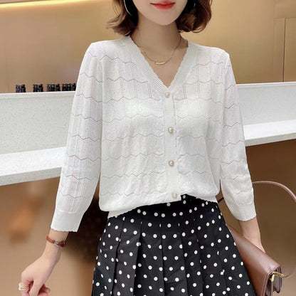 Effortlessly Elegant Cardigan with a Timeless Design