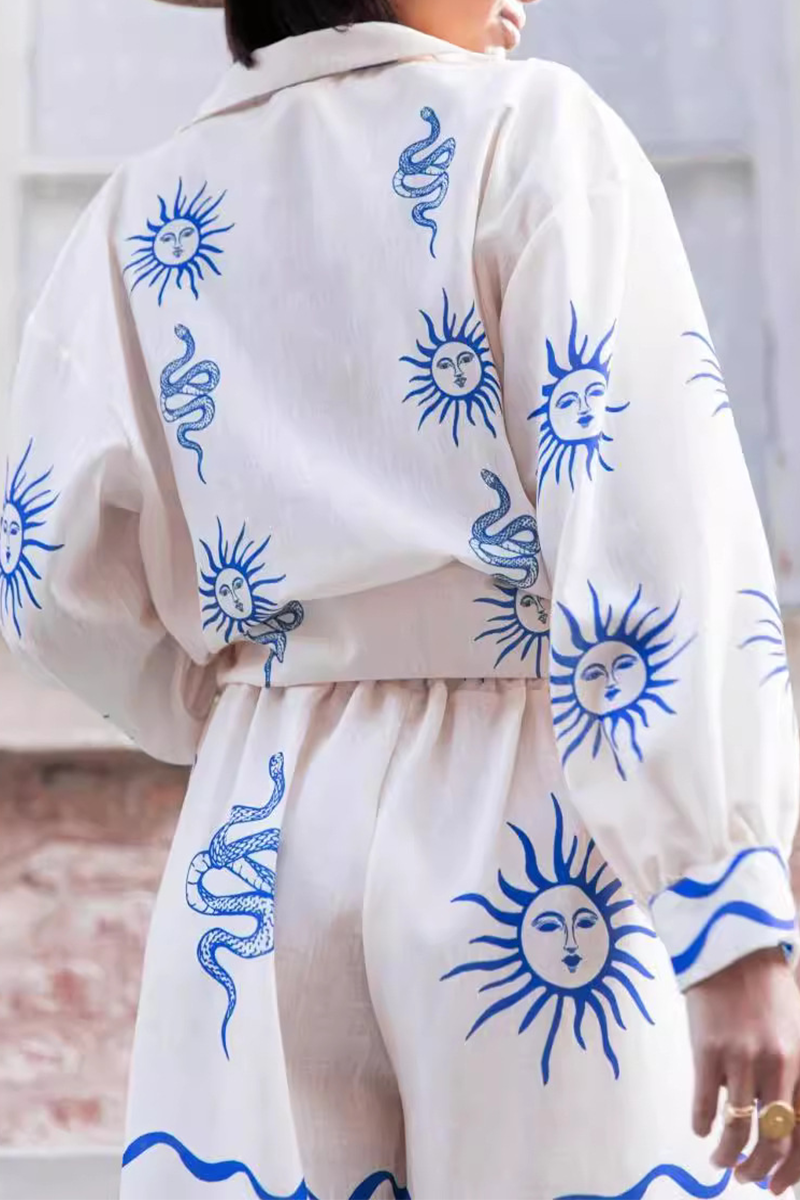Effortlessly Elegant Garment with a Timeless Design