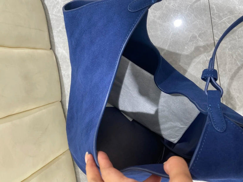 Gracefully Styled Bag for Any Occasion
