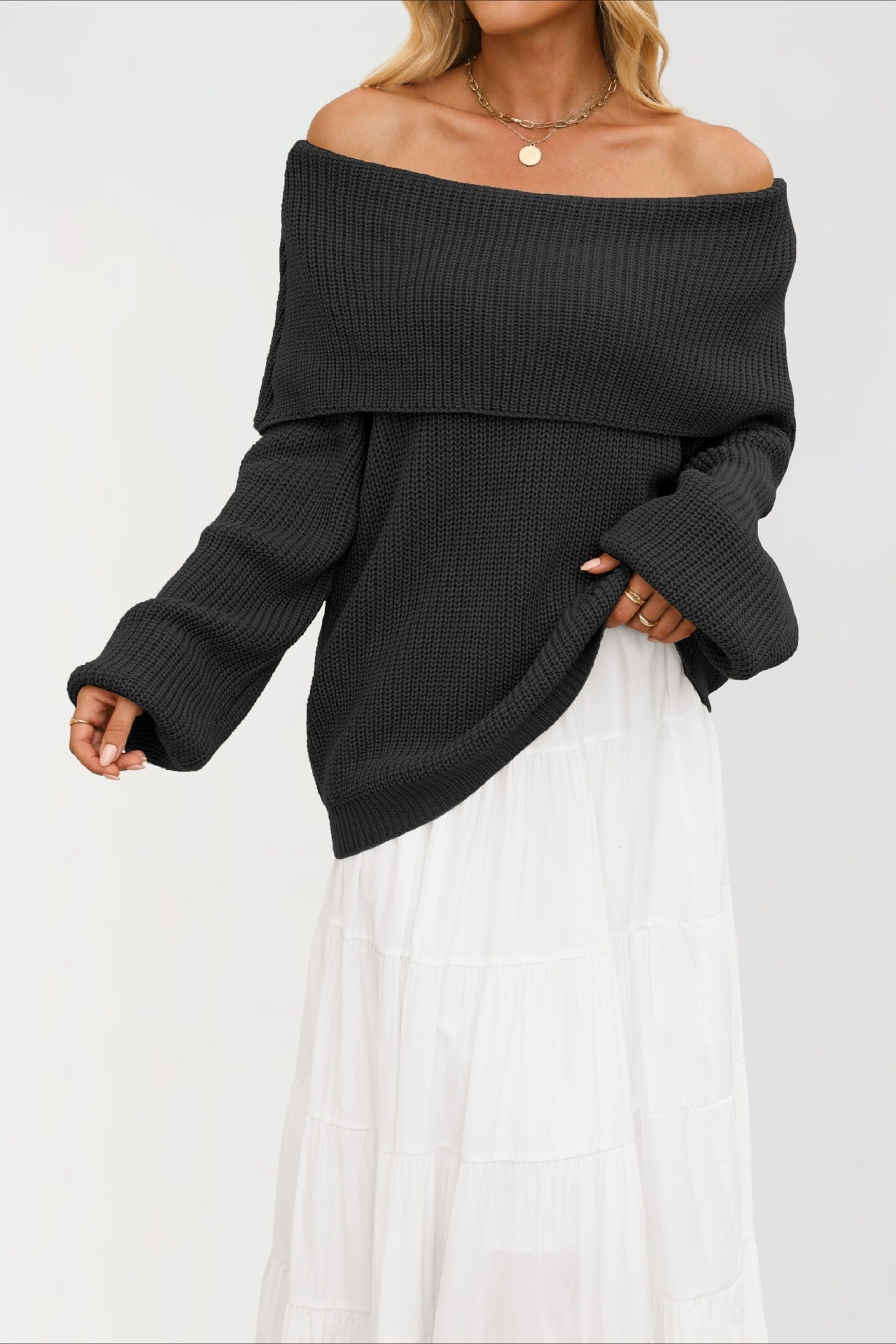 Well Tailored Sweater with a Graceful Silhouette