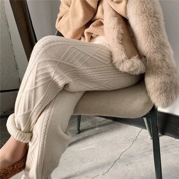 Well Tailored Pants with a Graceful Silhouette