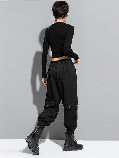 Effortlessly Elegant Pants with a Timeless Design