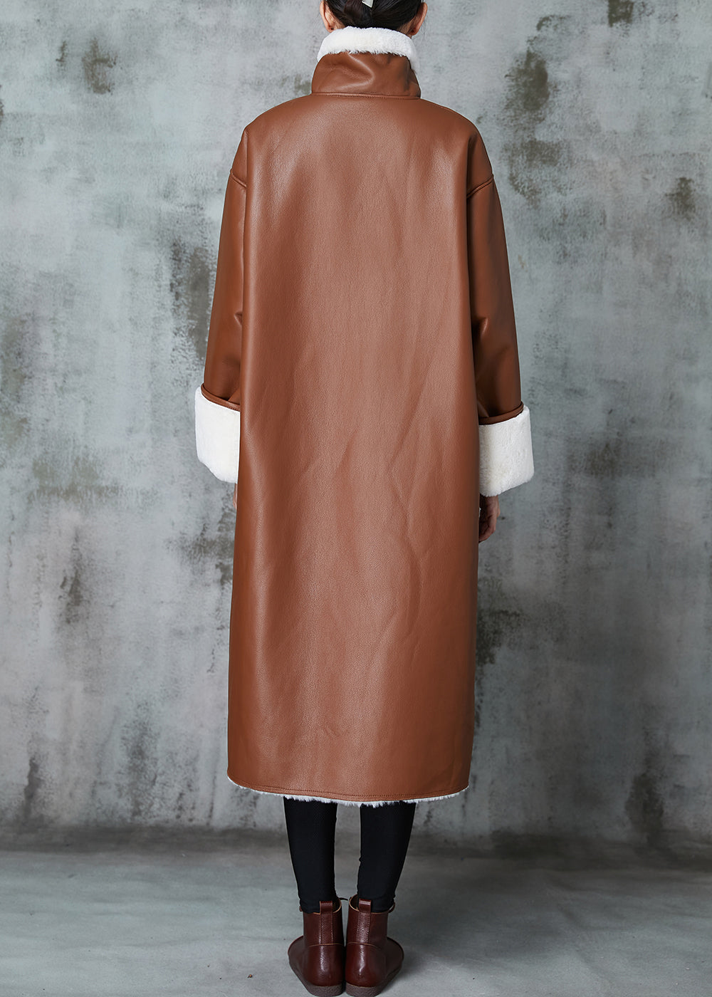 Well Tailored Coat with a Graceful Silhouette