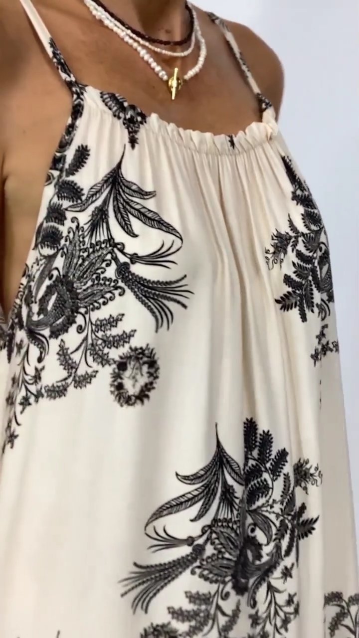 Effortlessly Elegant Dress with a Timeless Design