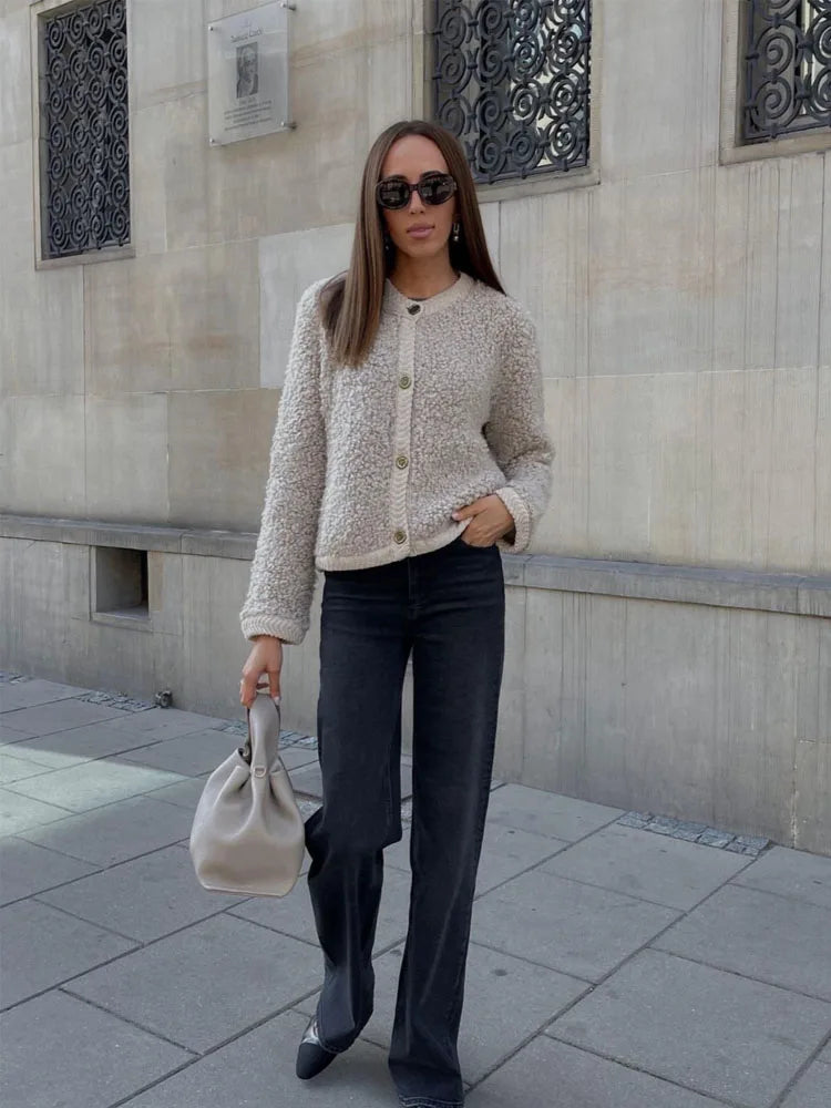 Elegantly Styled Cardigan for Everyday Wear