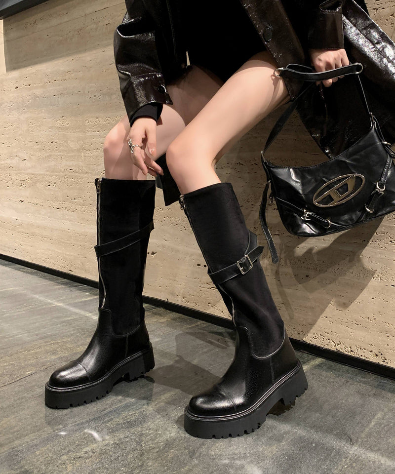 Effortlessly Elegant Boots with a Timeless Design