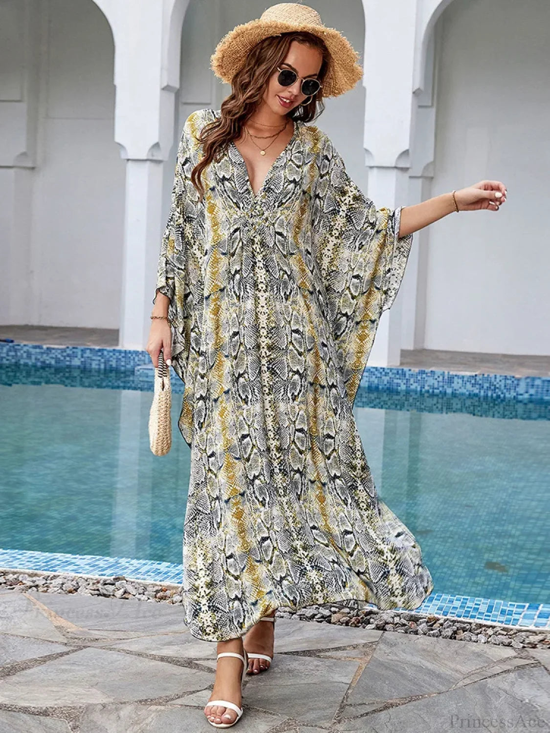 Beautifully Finished Dress in a Timeless Design