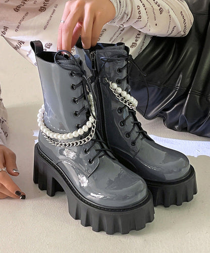 Effortlessly Elegant Boots with a Timeless Design