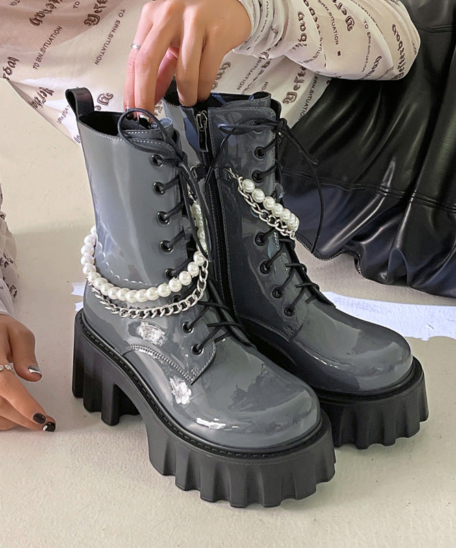 Effortlessly Elegant Boots with a Timeless Design