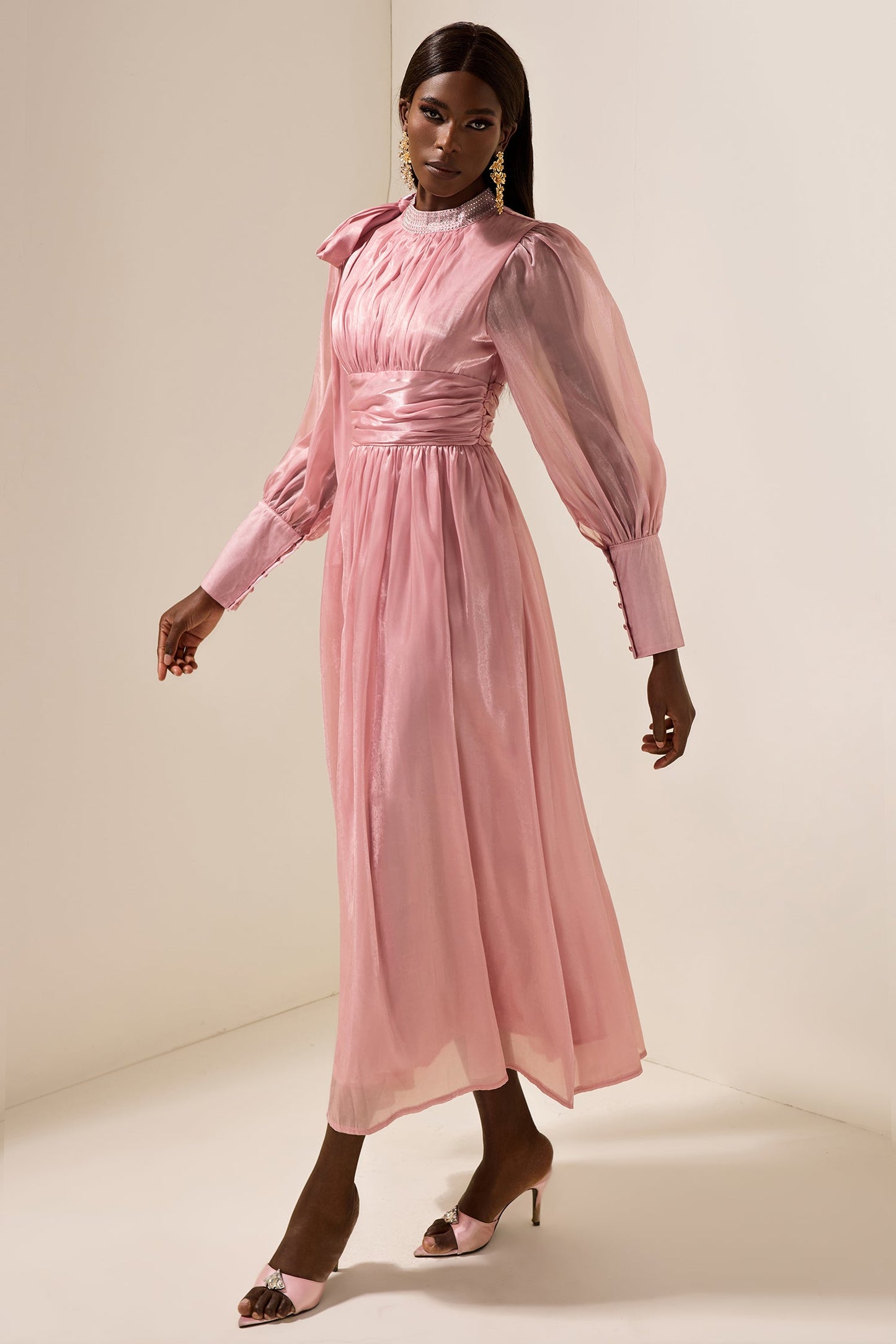 Beautifully Finished Dress in a Timeless Design