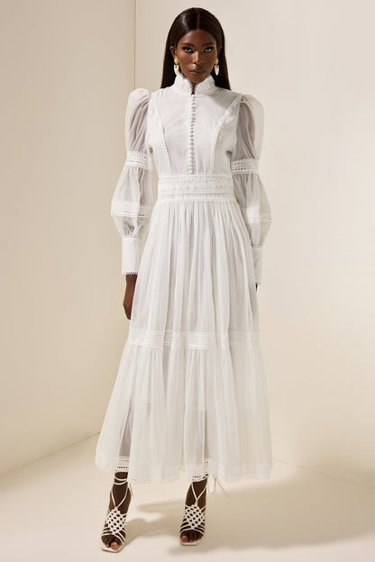 Well Tailored Dress with a Graceful Silhouette