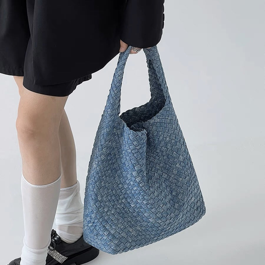 Effortlessly Elegant Bag with a Timeless Design