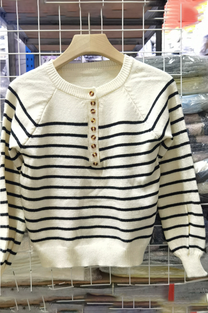 Elegantly Styled Sweater for Everyday Wear