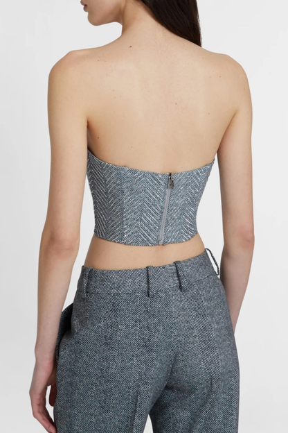 Well Tailored Top with a Graceful Silhouette