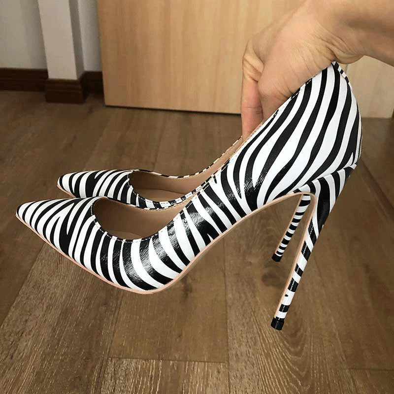 Effortlessly Elegant Heels with a Timeless Design