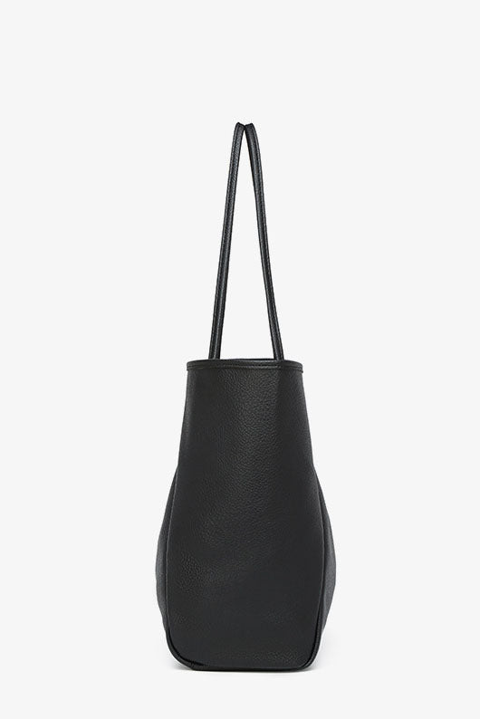 Beautifully Crafted Bag in a Classic Style