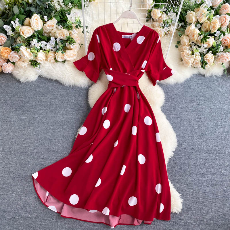 Classic Vintage Dress with a Flattering Fit