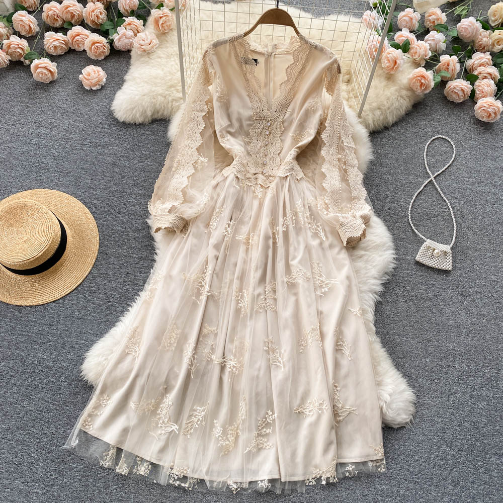 Effortlessly Elegant Dress with a Timeless Design
