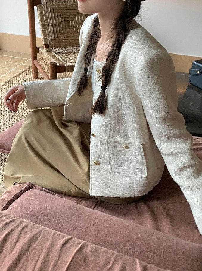 Effortlessly Elegant Jacket with a Timeless Design