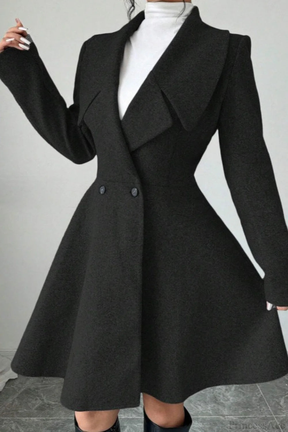 Elegantly Styled Coat for Everyday Wear