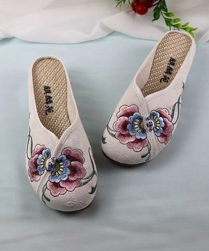 Effortlessly Elegant Sandals with a Timeless Design