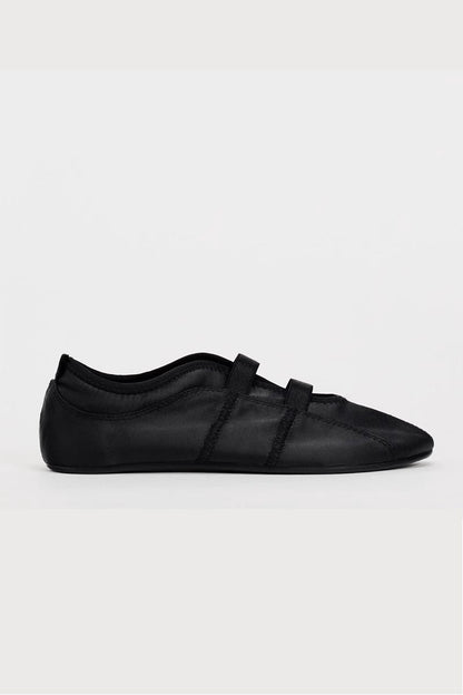 Sophisticated Garment with a Clean Classic Look