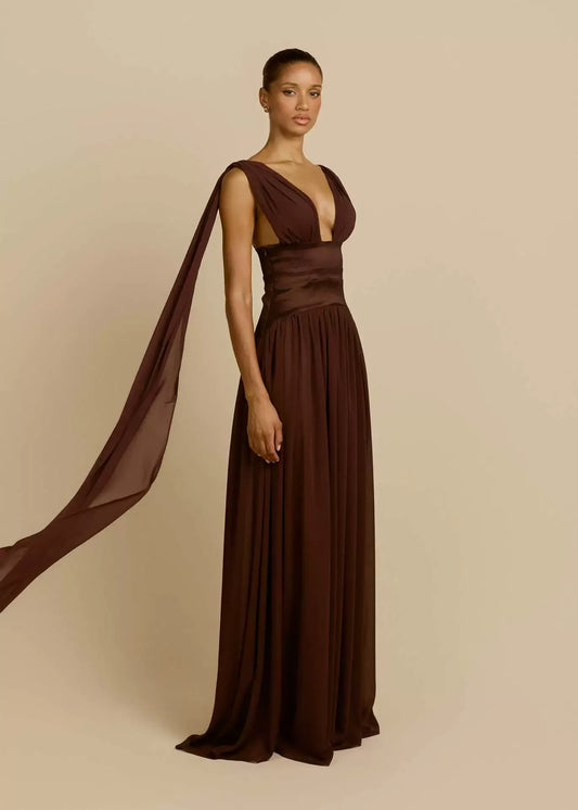 Beautifully Finished Dress in a Timeless Design