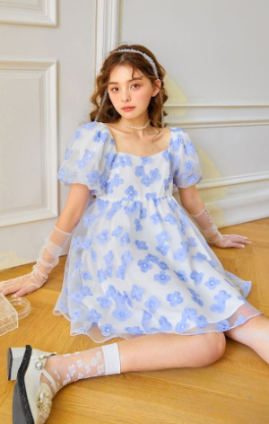 Effortlessly Elegant Dress with a Timeless Design